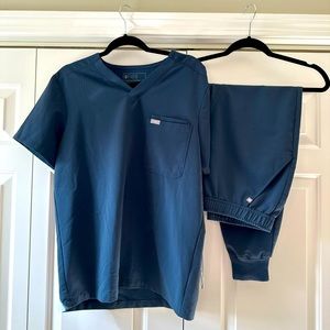 Men’s FIGS Dark night sky scrub bundle